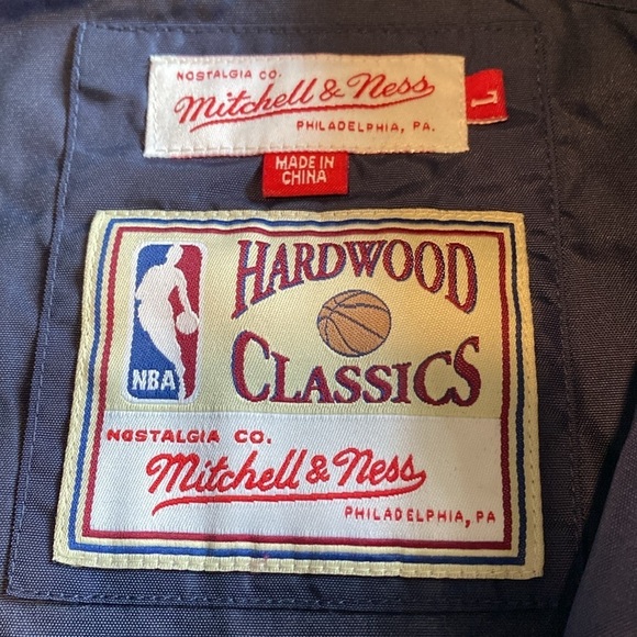 Mitchell & Ness Navy Blue 76ers Windbreaker Size Large in Like New Condition - Picture 5 of 11